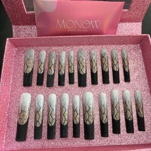 Monrow Black and Gray Snake Pattern Press-On Nails